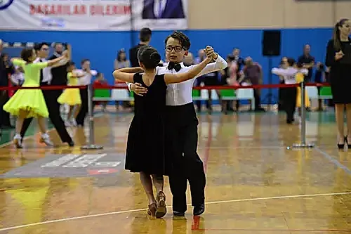 Emir Kaya Dans Okulu - 1. Fotoğraf Emir Kaya Dans Okulu - 1. Fotoğraf