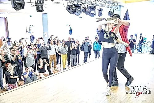 Crypto Dans Stüdyosu